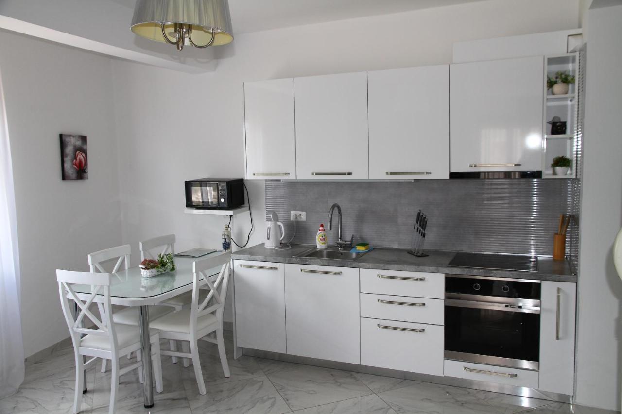 Bella Costa Apartment Dobra Voda Bagian luar foto