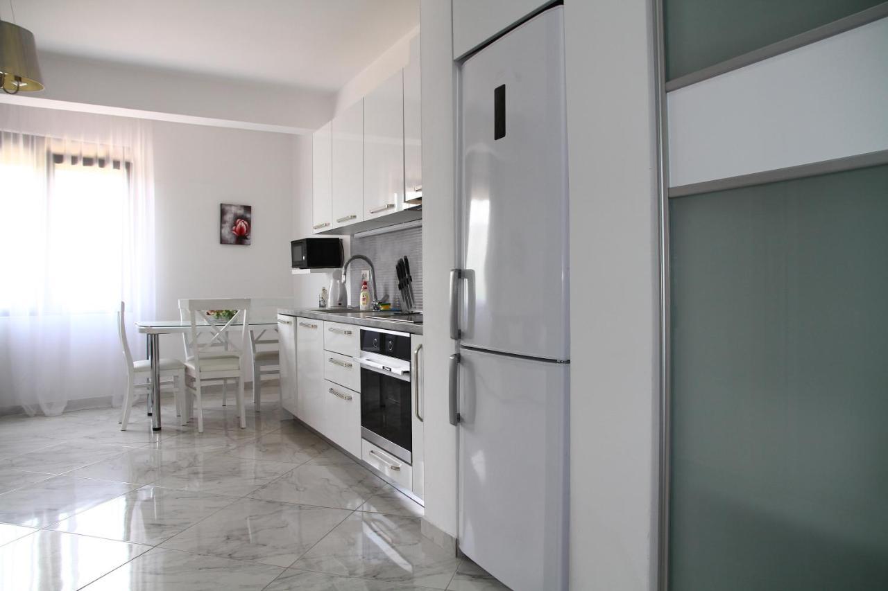 Bella Costa Apartment Dobra Voda Bagian luar foto